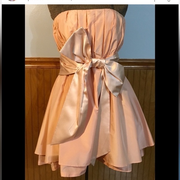 ALICE + OLIVIA silk peach short strapless dress with big bow. New w/tags. size 2 - Picture 14 of 16
